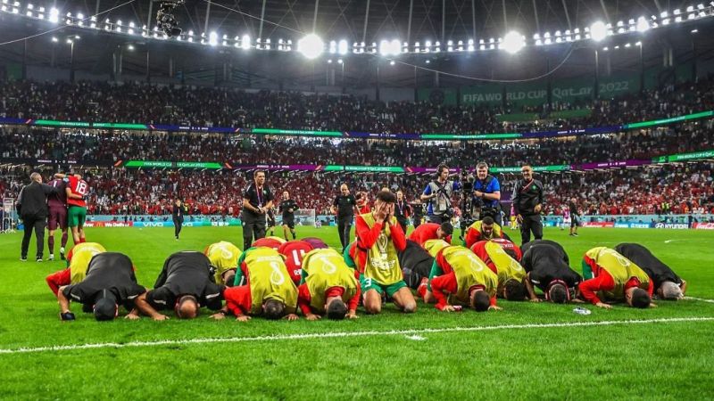 Fas Çeyrek Finale Yükseldi,Faslı Futbolcular Şükür Secdesi Yaptı