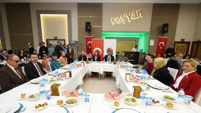 Vali Mustafa Masatlı,Vatandaşlarla İftar Yemeğinde Bir Araya Geldi
