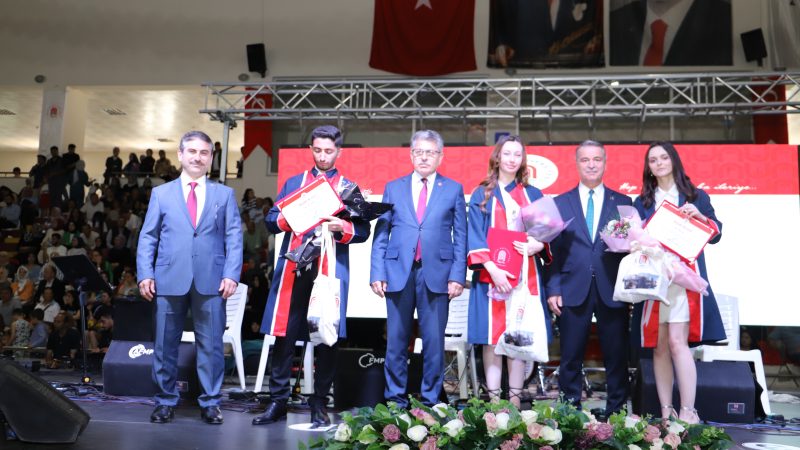 Amasya Üniversitesi 2022-2023 Akademik Yılı Mezuniyet Töreni Düzenlendi